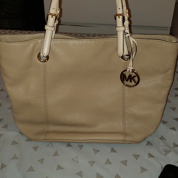 💕🔥Beige Michael Kors Bag Tote🔥💕 - Picture 1 of 12